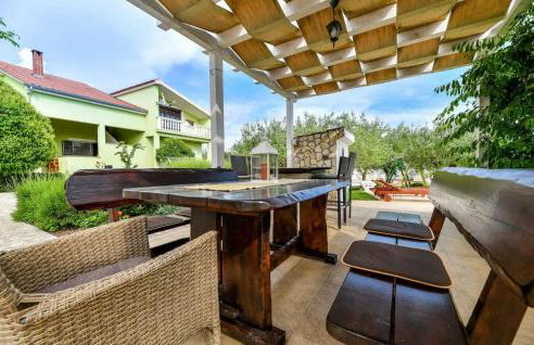 Six-Bedroom Holiday Home In Sv Filip I Jakov - Foto 8