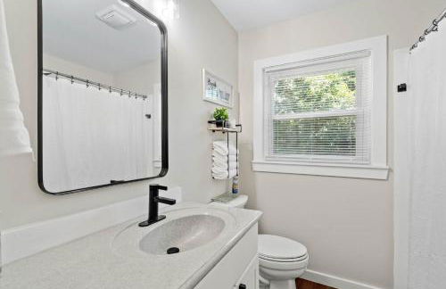 Cottage Under the Magnolia Trees - Photo 11