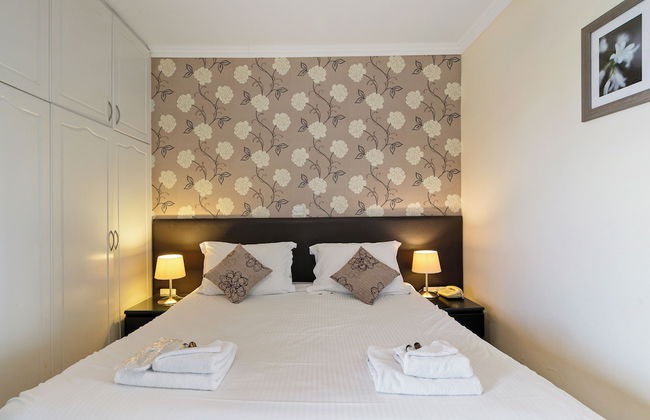 Hill View Restaurant & Apartments - Photo 17