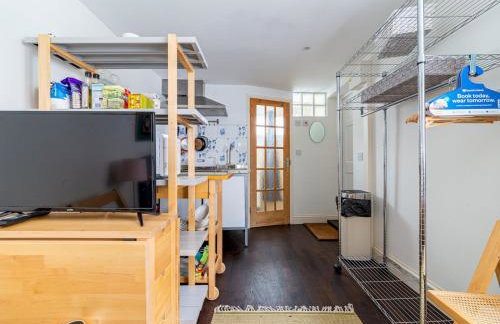 Cozy Brixton Hideaway Cute & Convenient Stay - Pass the Keys - Foto 16