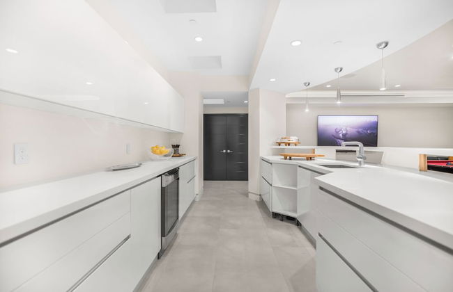 Zorada - Private Hollywood Hills Luxury With Endless Amenities and City Views - Photo 16