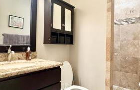 Modern Home, Unwind in a Prime Location - Foto 13