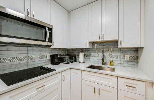 Naples Condo with Pool - Walk to Dining and Beach - Foto 9