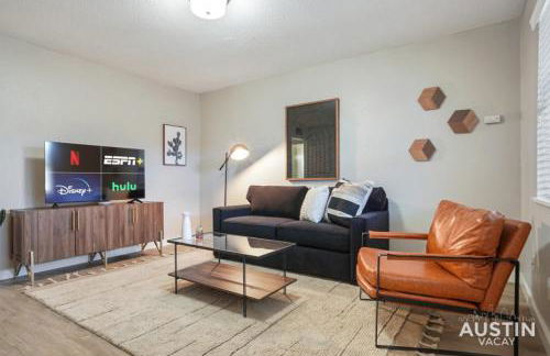 Spacious 2 Apt Combo Sleeps 12 Pool and Pets - Photo 6