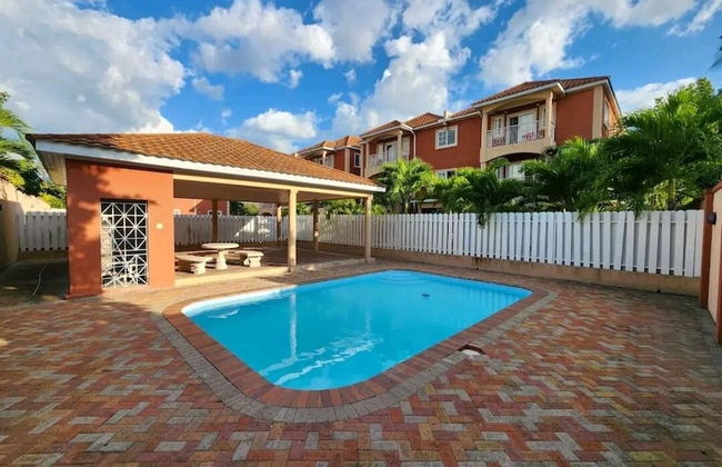 Impeccable 2-bed Apartment in Kingston With Pool - Foto 1