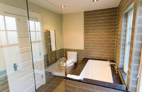 Magnificent Ocean View walk to beaches and town - Foto 32