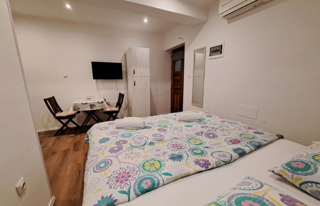 Studio Leo Apartment - Photo 8