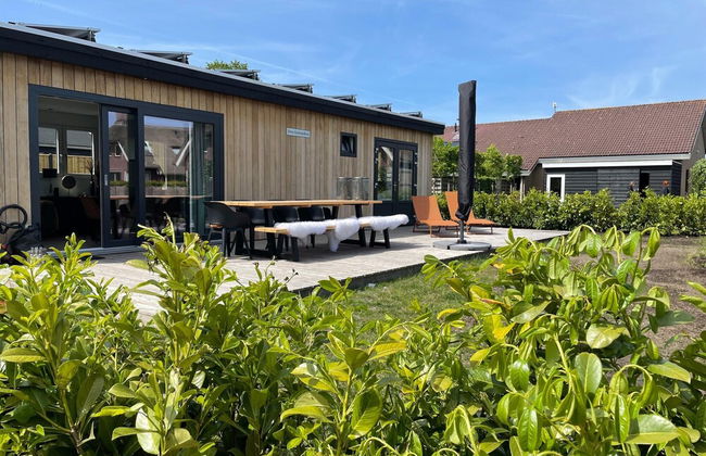 Chalet by Water in Idskenhuizen Recreation Park - Foto 1