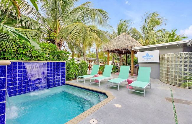 Flirty Flamingo Colorful Waterfront Escape w Pool - Foto 33
