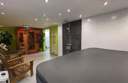 Chalet spacieux avec sauna, spa et baby-foot, proche stations de ski - FR-1-589-671 - Foto 5