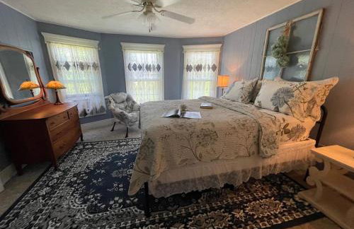 It's A Wonderful Life - Main St Penn Yan - Walk to Shops & Dining - Hot Tub - Pets OK - Seneca & Keuka Lake - Foto 9