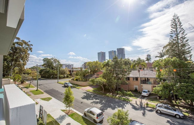 Wow Southport Apartment Near Light Rail Station - Photo 21