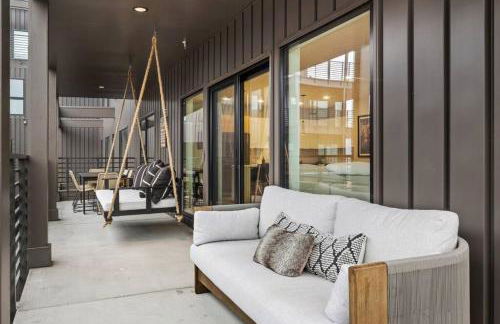 Skyline View, Pool, Gym, Balcony's, Walk to BWay! - Foto 24