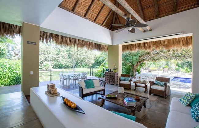 w Lovely 4BR Villa at Mesa de Yeguas - Photo 6