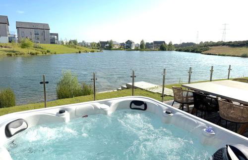 Still Waters - Luxury Lakeside Retreat with Hot Tub - Photo 9