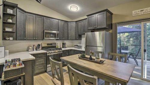 Secluded Butte Meadows Cabin with Deck and Grill! - Foto 1