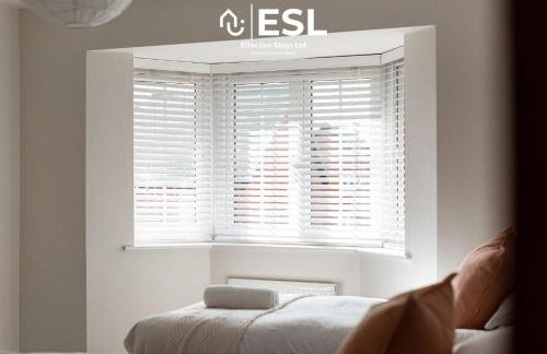 Large Modern 4 Bedroom House in Uttoxeter, Near Alton Towers, Great for Families - Foto 19