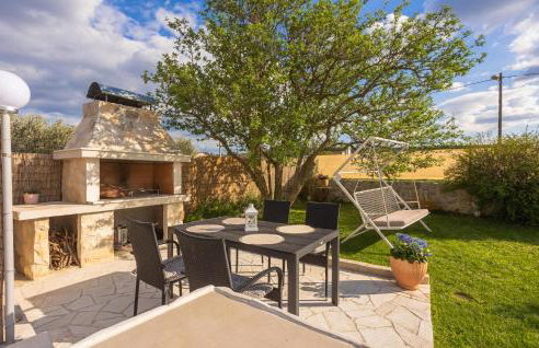 3 Bedroom Lovely Apartment In Sibenik - Photo 9