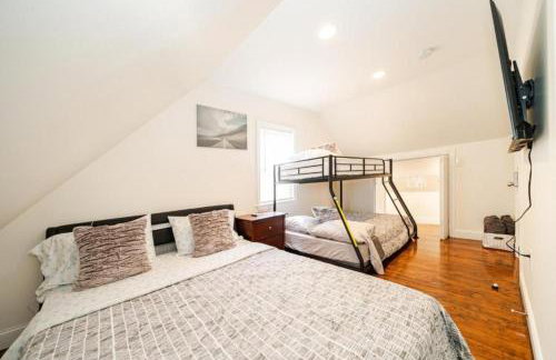 988 - 2 4BR Boston Cozy Getaway near Geneva Cliffs - Foto 34