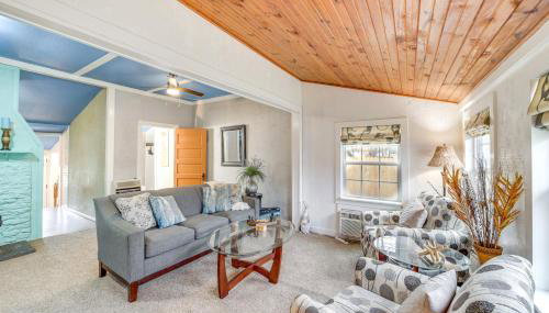 Historic Cabin with Yard 1 Mi to Lake Spavinaw! - Foto 5