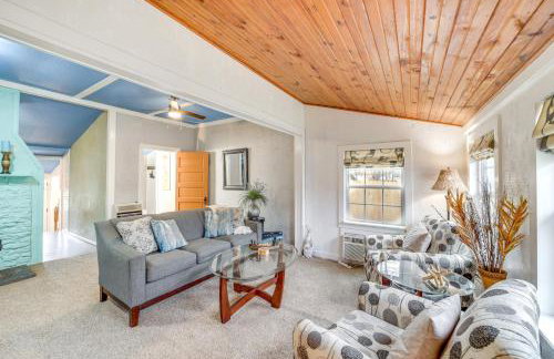 Historic Cabin with Yard 1 Mi to Lake Spavinaw! - Foto 5