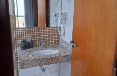 Edf Gil Nogueira - Praia do Morro - GUARAPARI - ES - Brasil - 4º Andar TELA Proteção - FRENTE Sol Manhã - 02 quartos com Split - WIFI - Varanda Gourmet com CHURRASQUEIRA - 02 elevadores - 01 Vaga - PISCINA - Sauna - Portaria 24 HRS - 50m da Praia do Morro - Photo 32