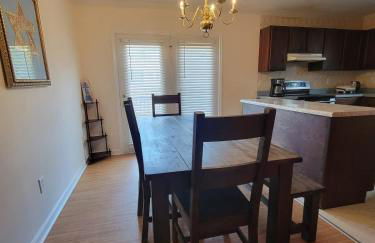 Great 4BR Home Near Emerald Pointe & Downtown - Foto 60