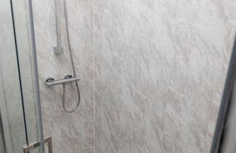 Greenbourne - 4 bedrooms Sleeps 8 free parking - Foto 7