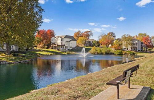 Beautiful relaxing private villa next to a pond smart home and Traeger Grill - Foto 6