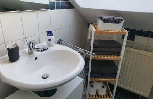 Modernes und ruhiges Appartement mit Loggia - Photo 46