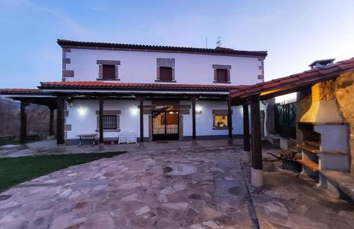 La Iglesuela - Photo 1