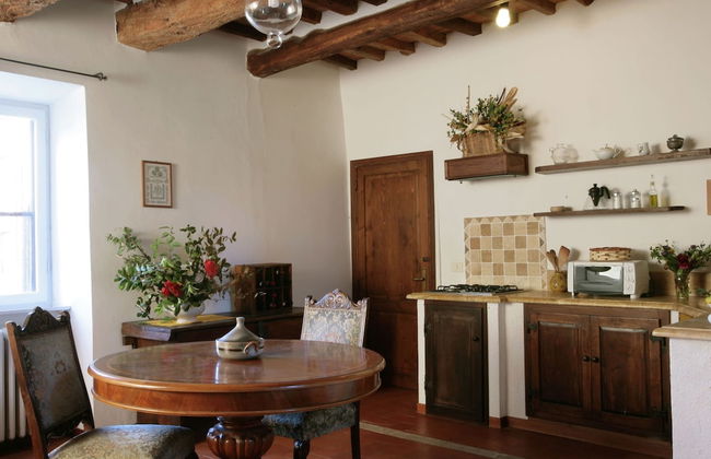 Adorable Farmhouse in Asciano - Photo 7