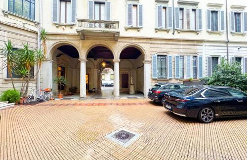 In front of Metro Cadorna La Casa degli Artisti - Photo 15