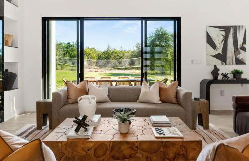 Designer Home with Hot Tub BBQ & Hill Views - Foto 16