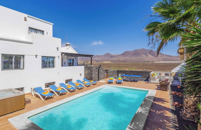 Villa Victoria - Photo 1