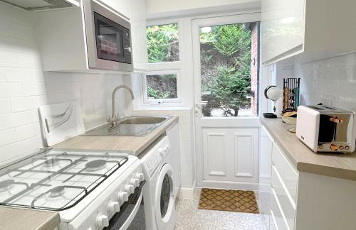 Stylish cottage in vibrant riverside village - Foto 6