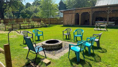 91M Renovated Bethlehem home with hot tub, firepit, large yard, walk to restaurants - Foto 3