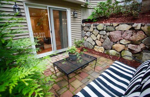 Peaceful 2BR near US Route 1 and Boston - Photo 17