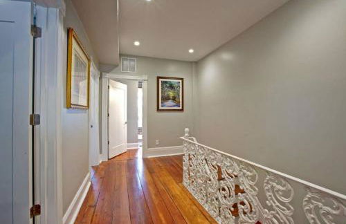 Newly Renovated 4 bed 3 bath and 2 Parking Spots - Foto 26