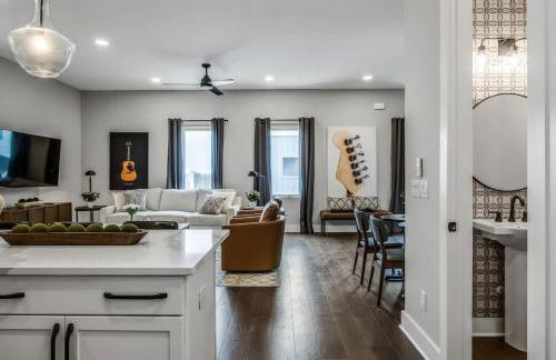 Stylish Nashville Home - Rooftop Deck - Hot Tub - Photo 9