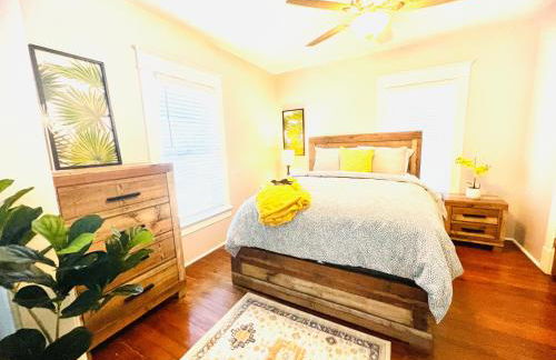 Spacious 6BR Home - Near Top Attractions - Photo 17