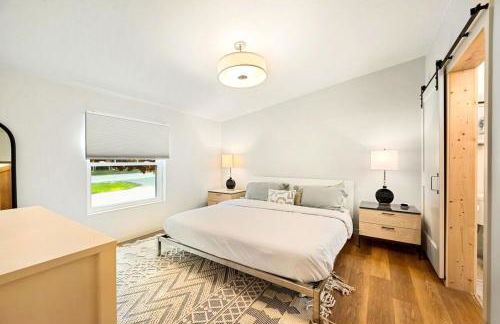 New Baileys Harbor Home, 1 block DT with Huge Yard - Foto 6