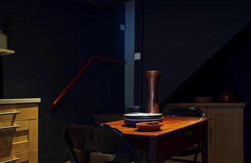 BOHOME moody 2 bed garden cottage Macclesfield centre - Foto 3