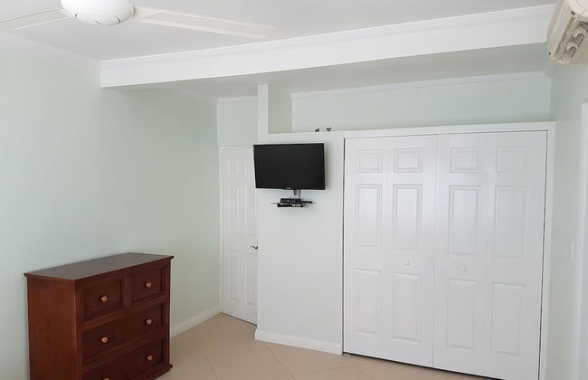 Je Suis Jamaica - 4 B R Beachfront Villa w Staff - Photo 22