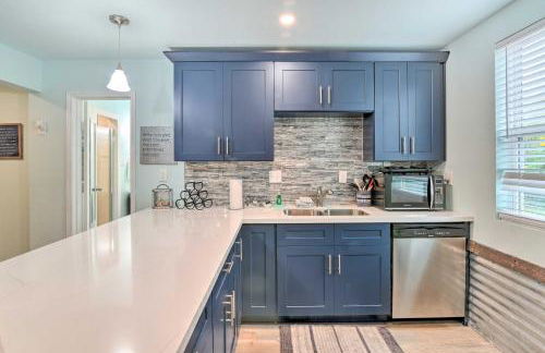 Galveston Group Getaway with Private Yard and Fire Pit - Foto 25