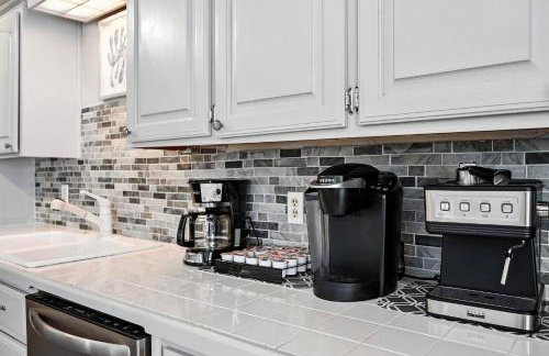 The Oasis 3BR house near stadium and DFW with Pool - Foto 32