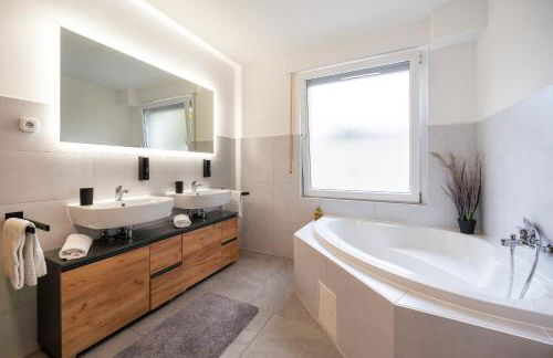 Stylische große 5-Zimmerwohnung-WLAN-Free Parking- - Foto 32