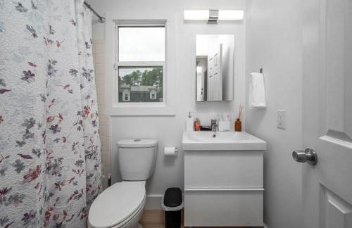 Tranquil Light-Filled Retreat 3BR Ranch - Photo 52