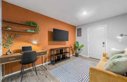 Mid century APT, KING bed + desk - Foto 15