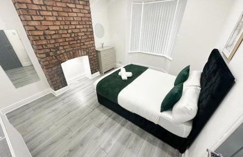Central Location Liverpool, Modern Home, 4 BR, Sleeps 9, Free Parking - Foto 5